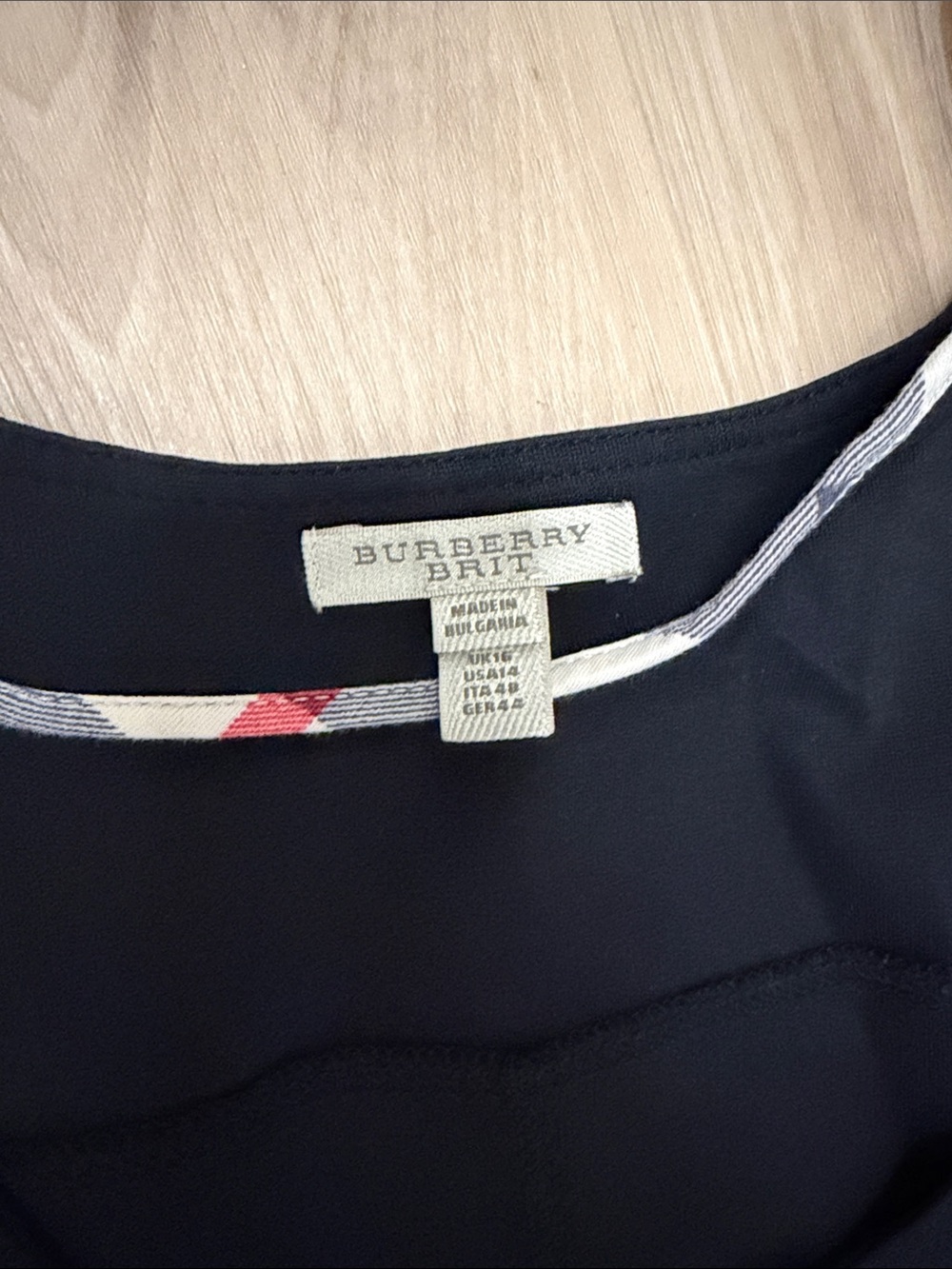 Burberry - Picture 2 of 5